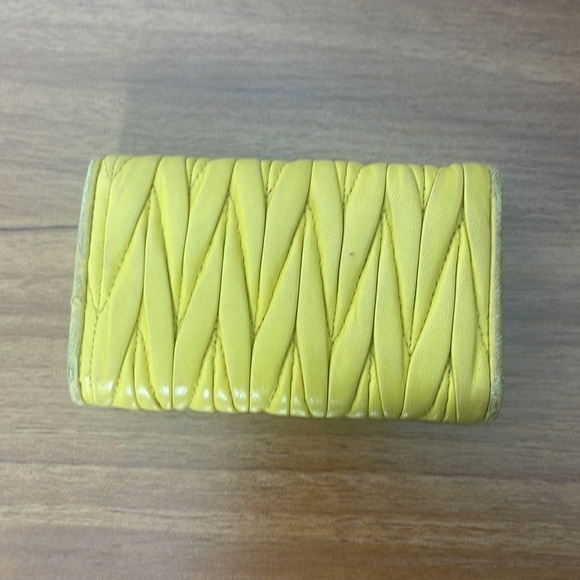 MIU MIU MATELASSÉ KEY HOLDER WALLET - Picture 2 of 8